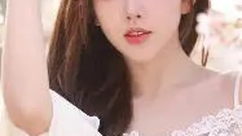 鞠婧祎解约争议：139亿成舆论炒作焦点